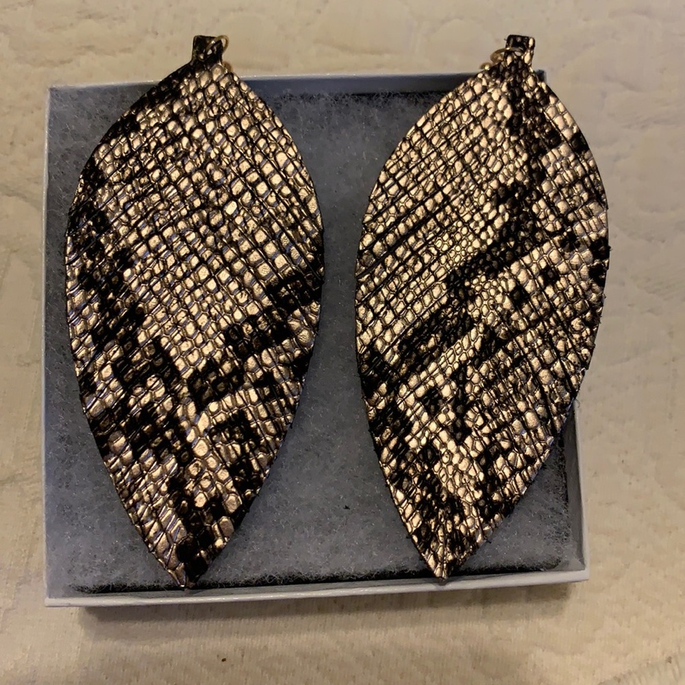 🐬Gold leaf Earrings